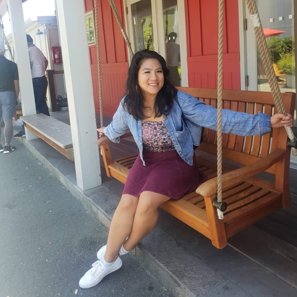 Meet your Posher, Therese - Picture 1 of 2